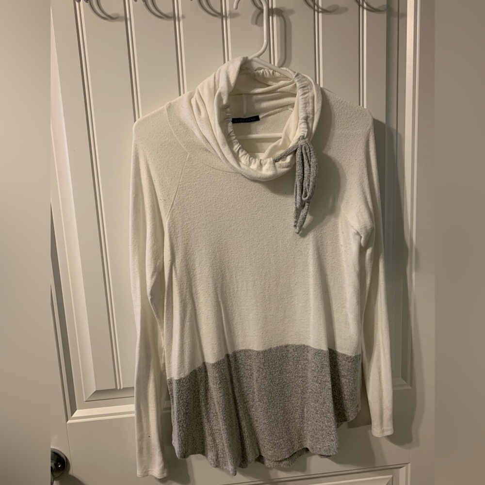 Grey & white top